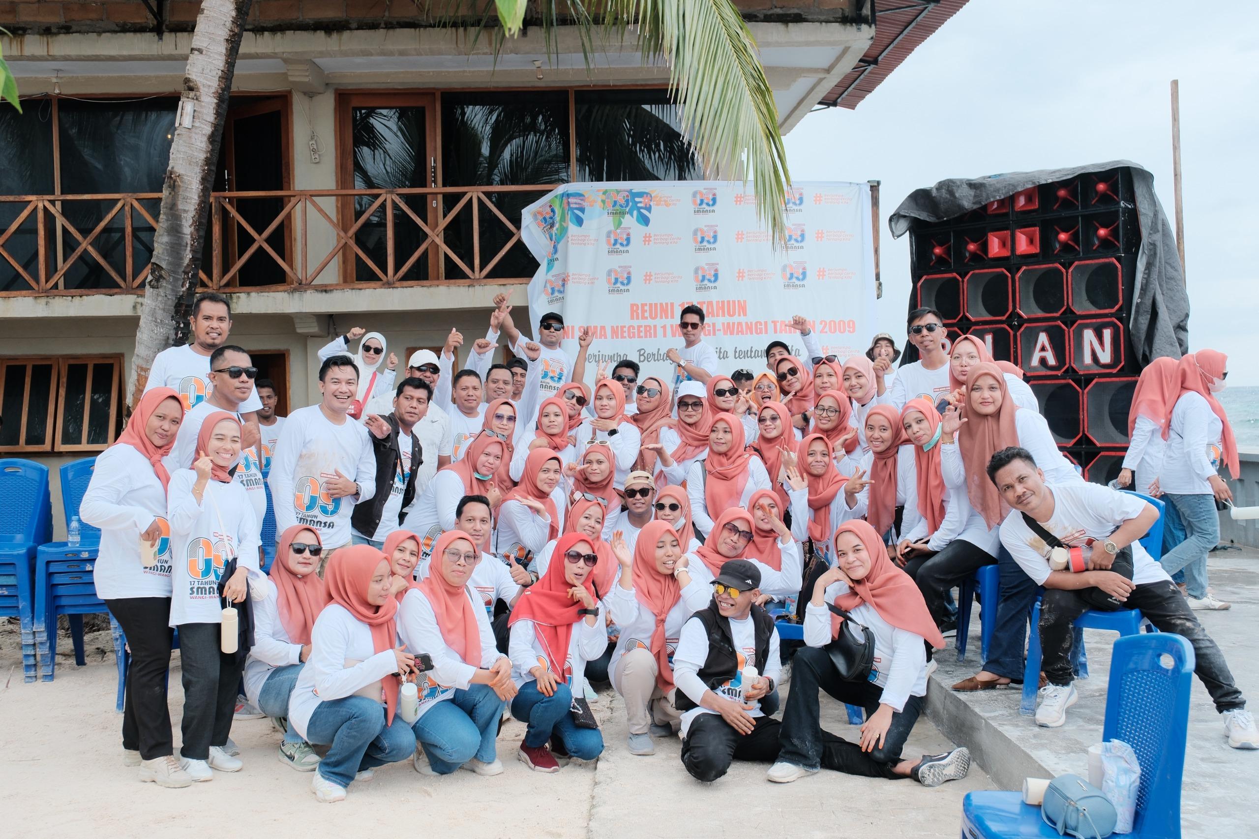 Reuni Akbar SMANSA Wangi-Wangi Angkatan 2009 Berlangsung Meriah di Pesisir Pantai